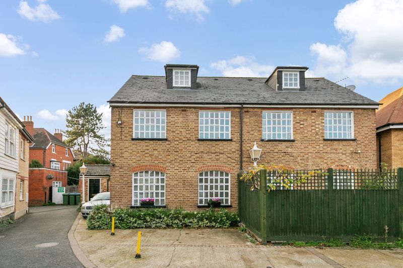 1 bed flat for saleBridge Road, East Molesey KT8
