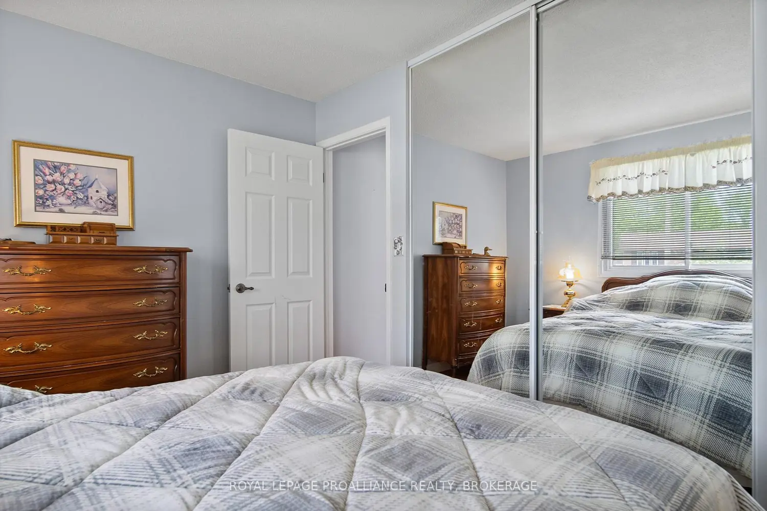 954 Kenshaw Street photo 2