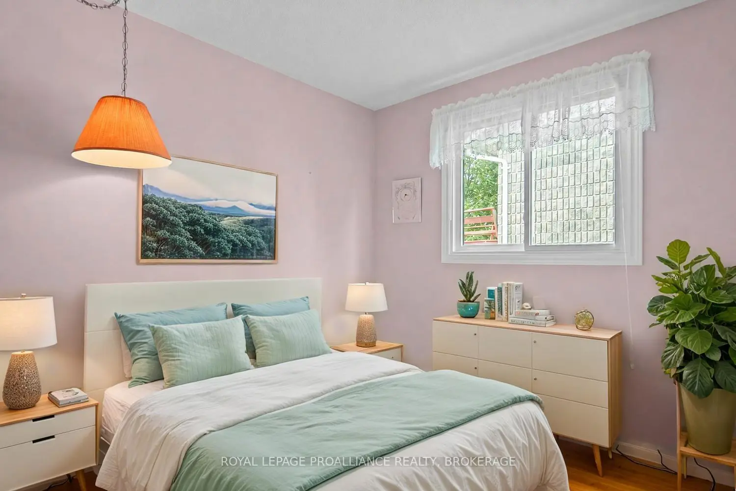 954 Kenshaw Street photo 3
