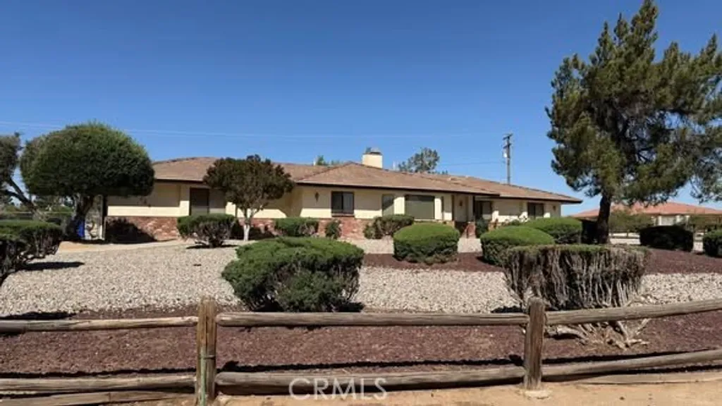 19305 Oneida Rd, Apple Valley, CA 92307 photo 2