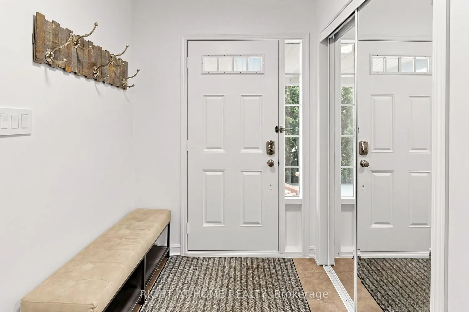 252 Wetenhall Landing photo 3