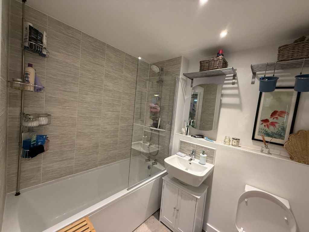 Additional image 10 of 2 bed flat for saleTilling Green, Dunstable LU5