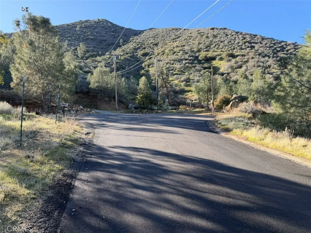 216 Kearns Dr, Bodfish, CA 93205