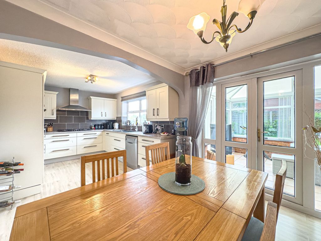 4 bed property for saleRidgeway Close, Great Sutton CH66 photo 3