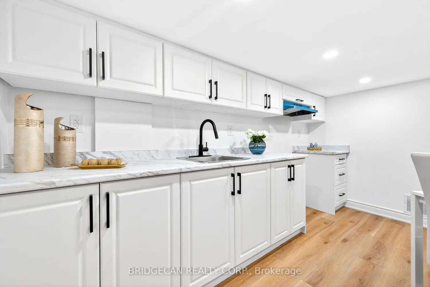 Additional image 17 of 82 East 38Th Street