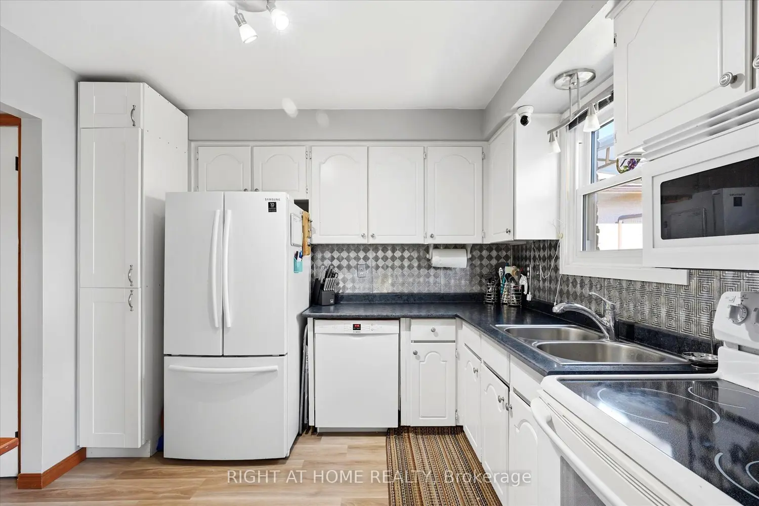 Additional image 7 of 100 Burbank Crescent