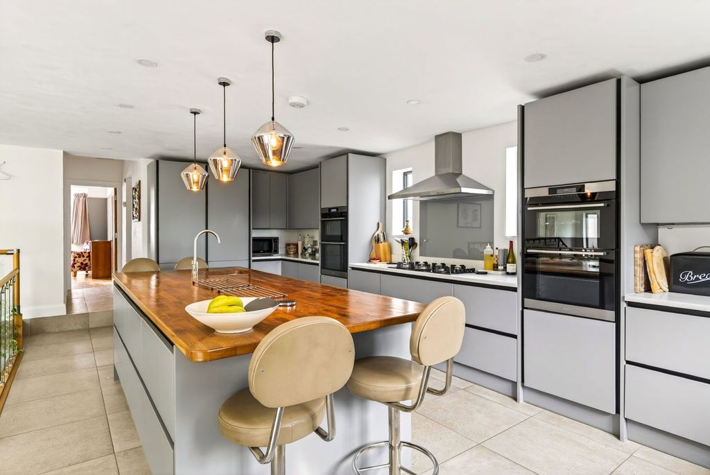 Additional image 10 of 6 bed detached house for saleWalkfield Drive, Epsom KT18