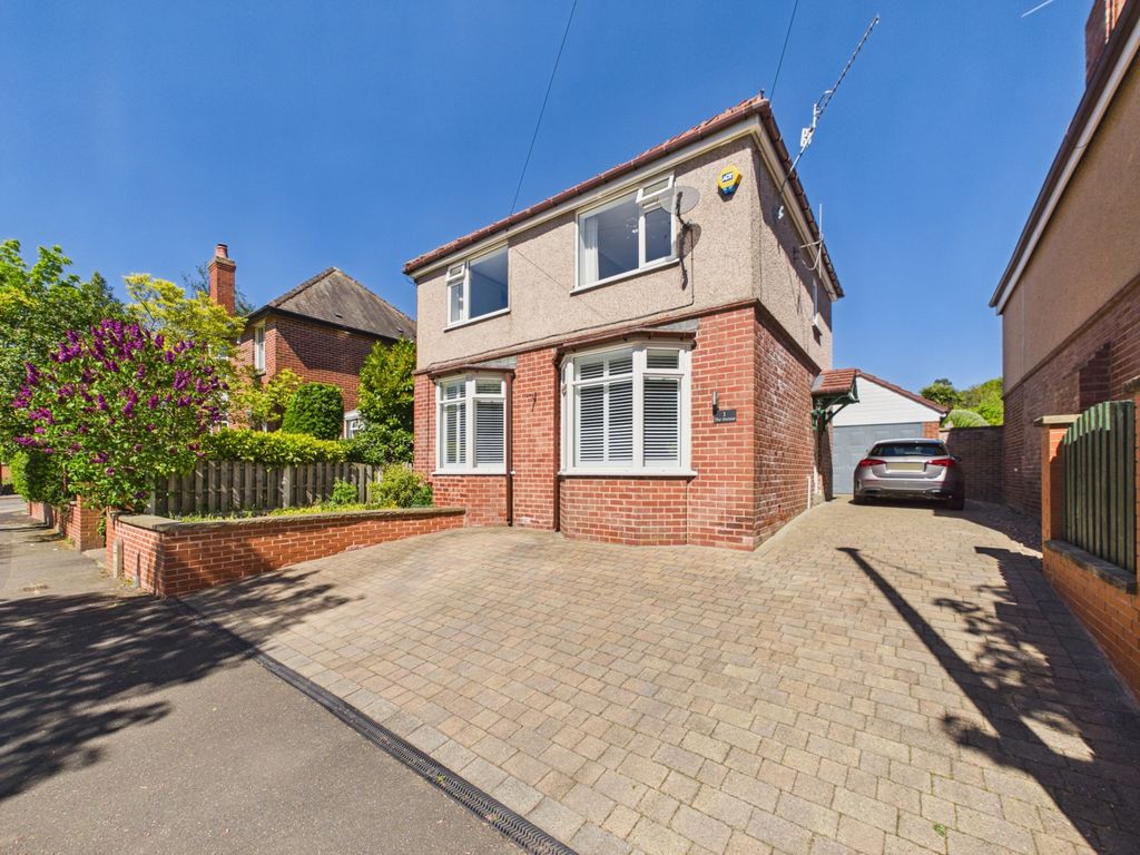 3 bed detached house for saleThe Avenue, Dronfield, Derbyshire S18