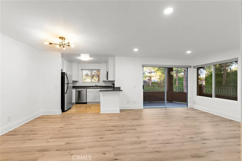 2275 Del Mar Way Unit 207, Corona, CA 92882 photo 5