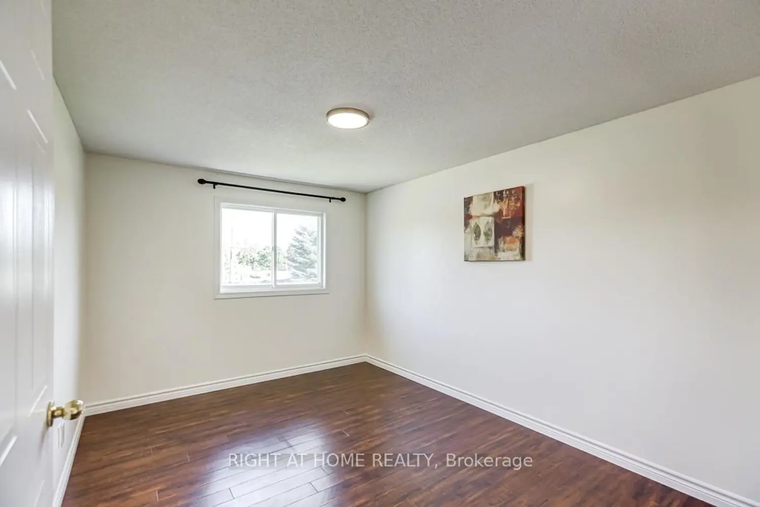 Additional image 12 of 402 Lausanne Crescent