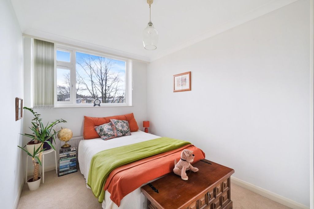 Additional image 9 of 3 bed flat for saleAvenue Road, Epsom KT18