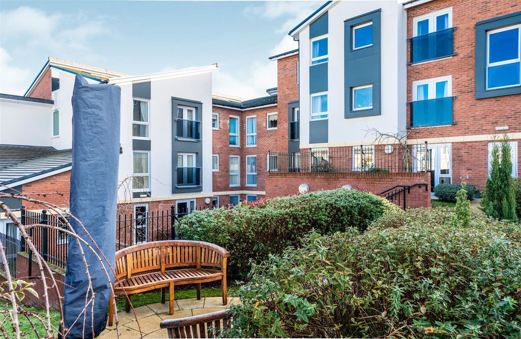 Additional image 16 of 2 bed flat for saleElliott Court, High Street North, Dunstable LU6
