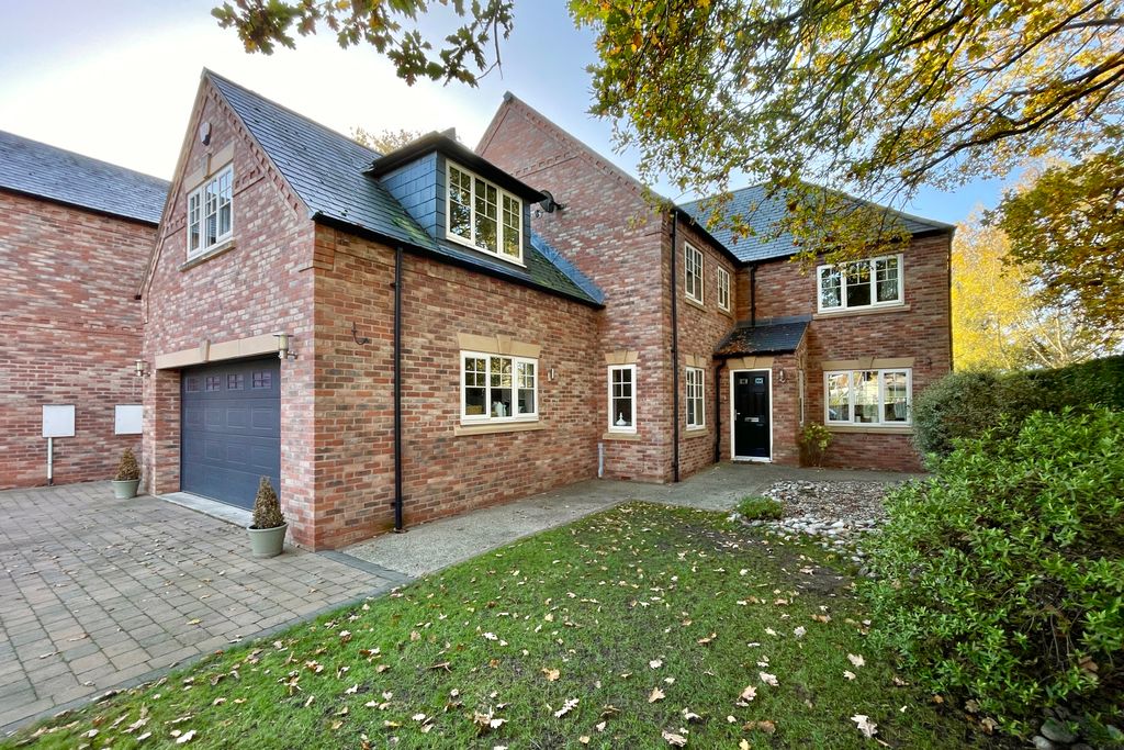 4 bed detached house for saleBawtry Road, Bessacarr, Doncaster DN4