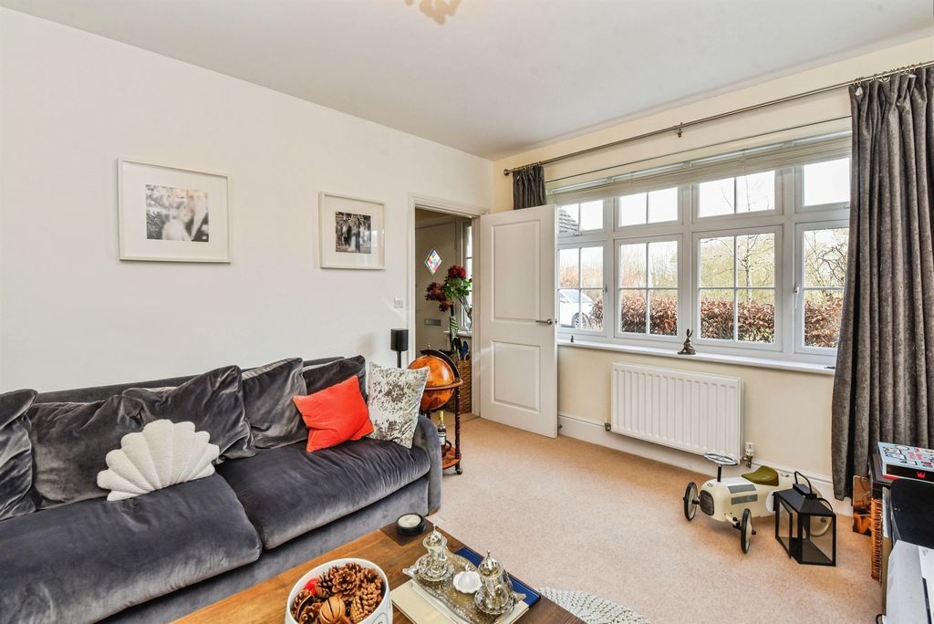 5 bed detached house for saleWood Leaze, Devizes SN10 photo 5