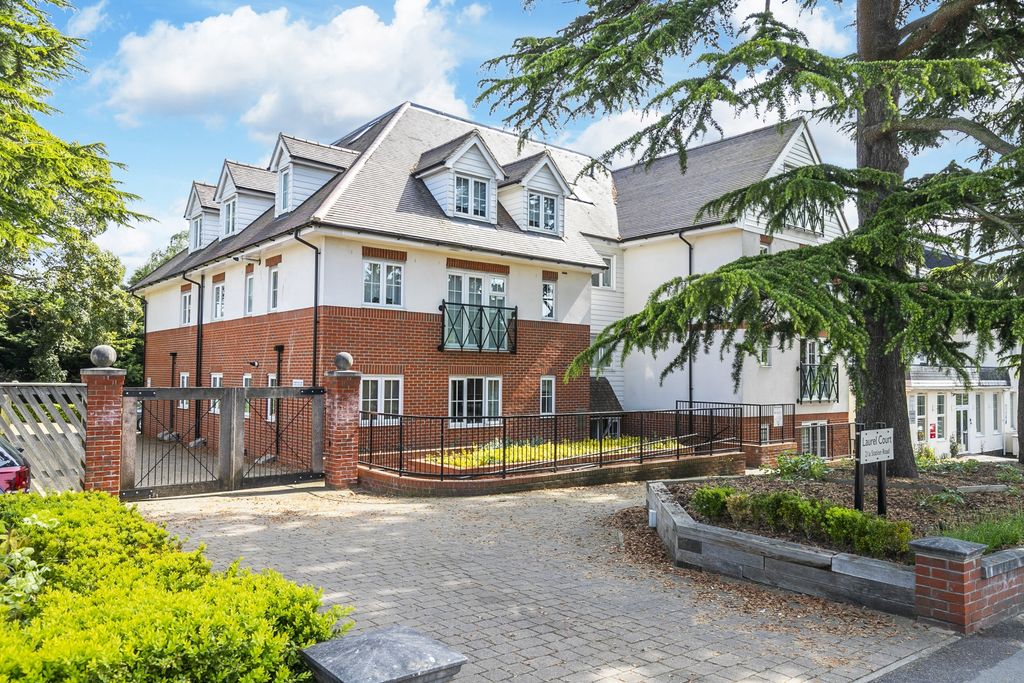 2 bed flat for saleStation Road, Epping CM16