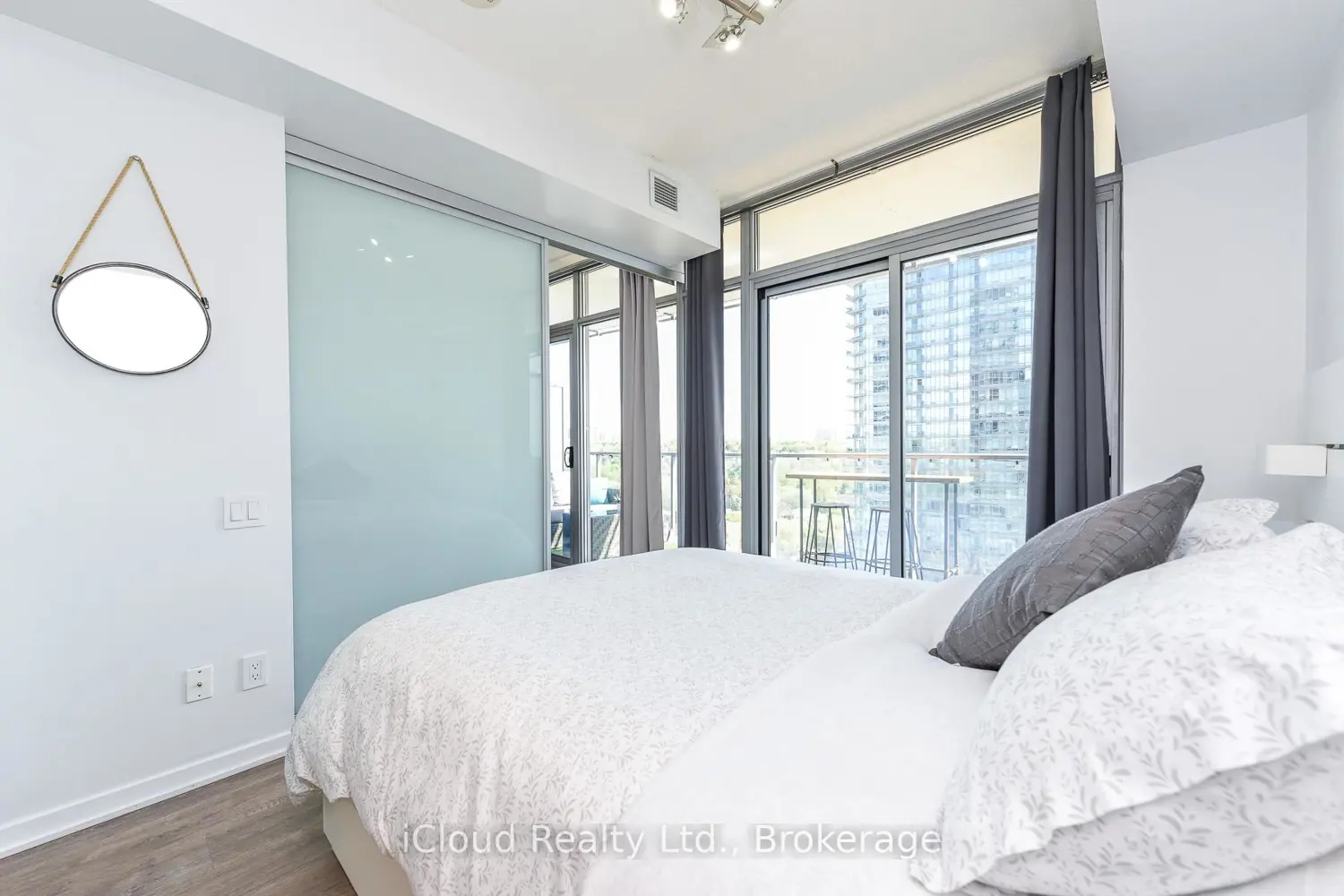 Additional image 8 of 103 The Queensway 1303