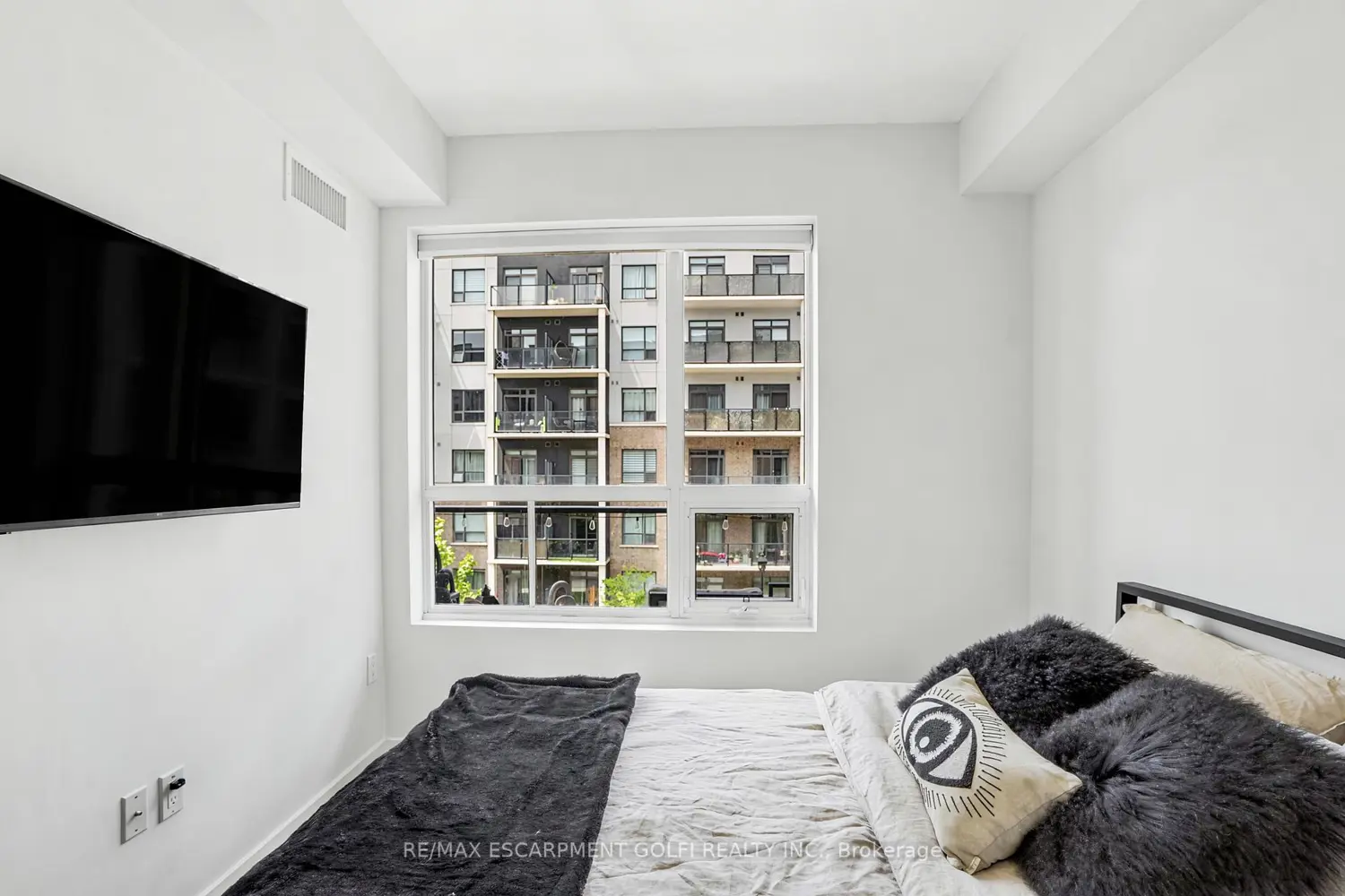 Additional image 8 of 5055 Greenlane Road 330