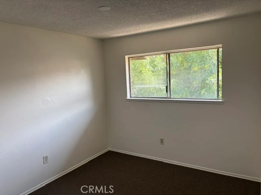 7925 Midhurst Dr, Highland, CA 92346 photo 4