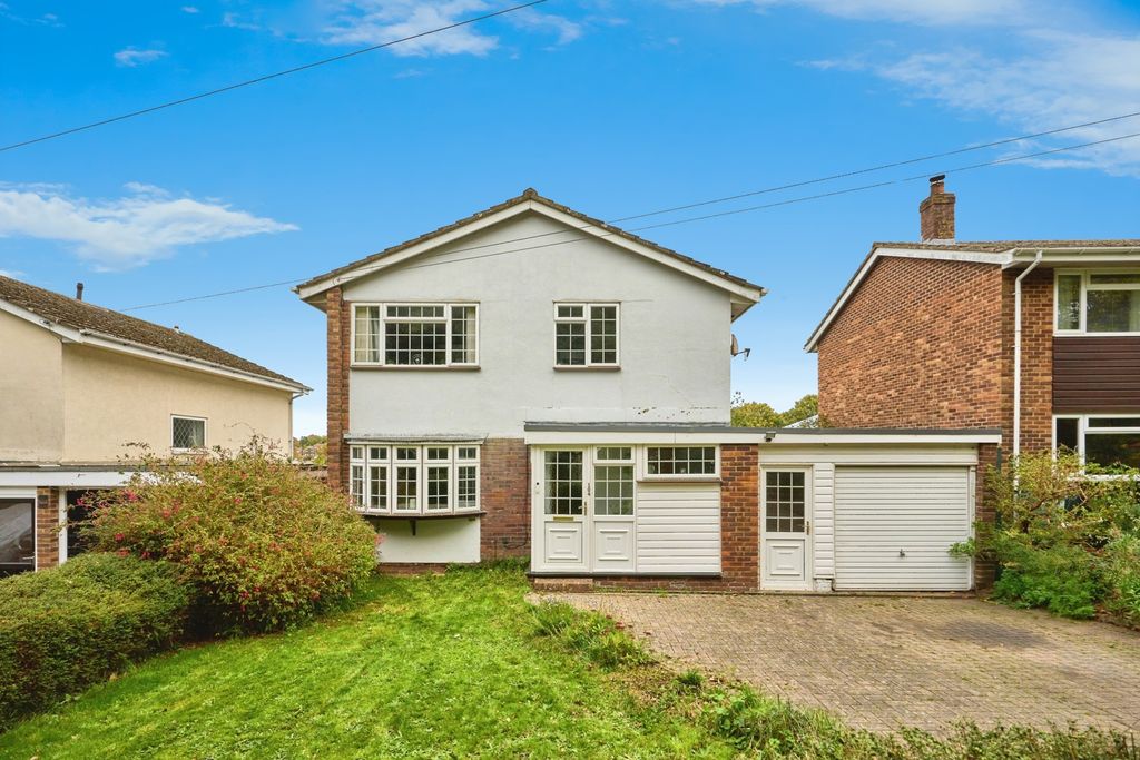4 bed detached house for saleYork Avenue, East Cowes, Isle Of Wight PO32