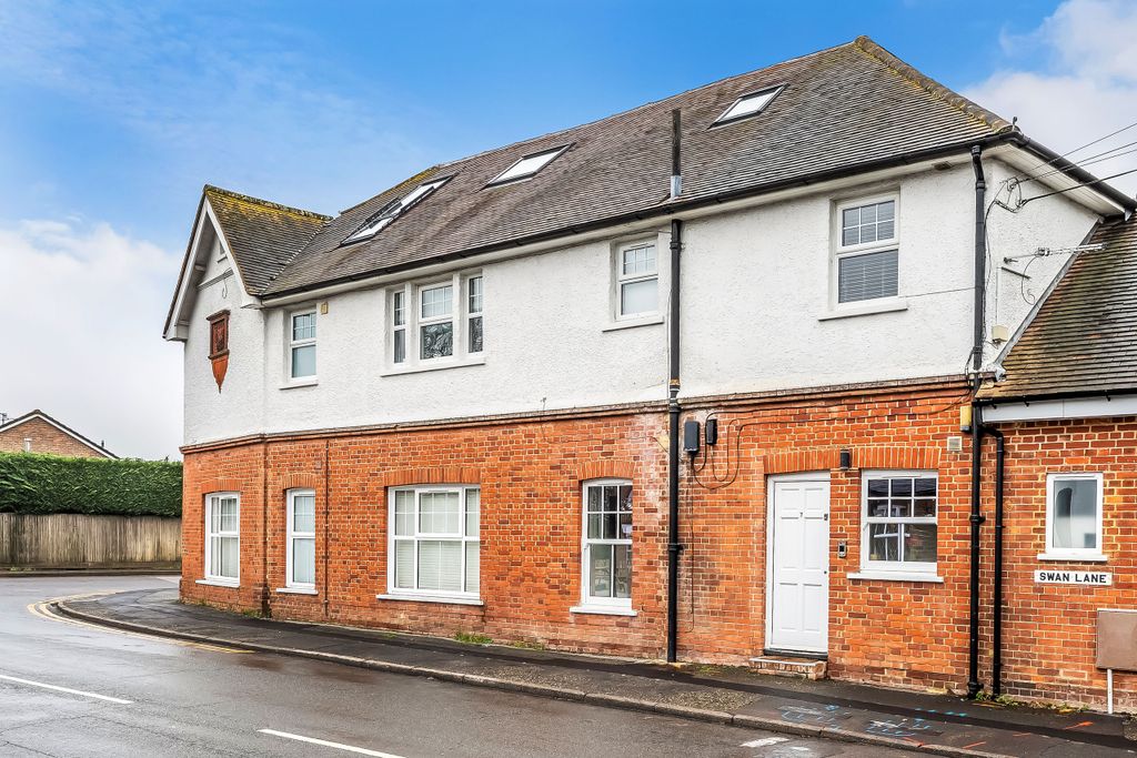 1 bed flat for saleApex House, Main Road, Edenbridge, Kent TN8