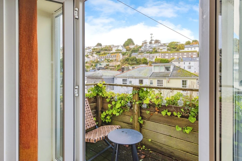 Additional image 8 of 2 bed flat for saleSouth Ford Road, Dartmouth, Devon TQ6