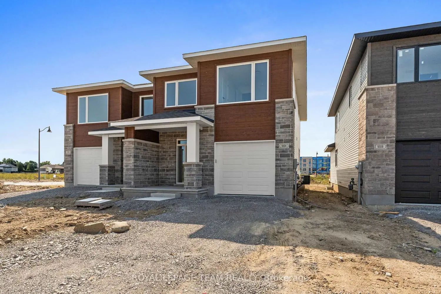 1024 Moore Street photo 2