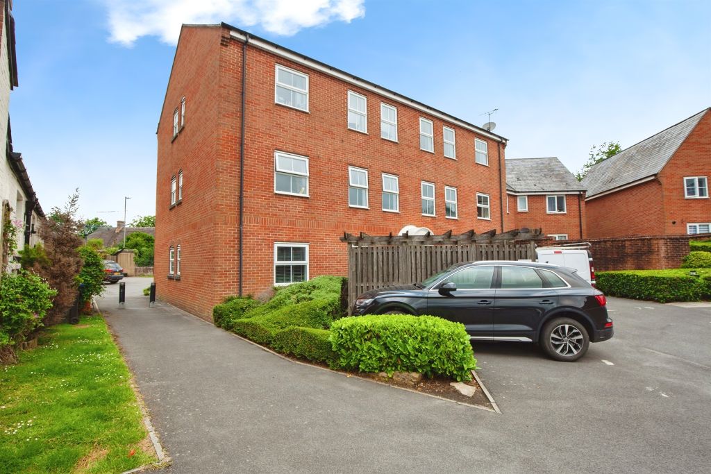 2 bed flat for saleHillier Road, Devizes SN10