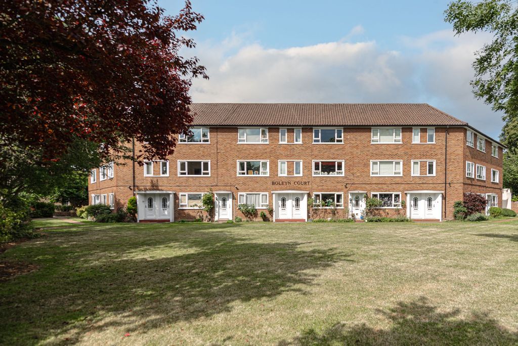 2 bed maisonette for saleBridge Road, East Molesey KT8
