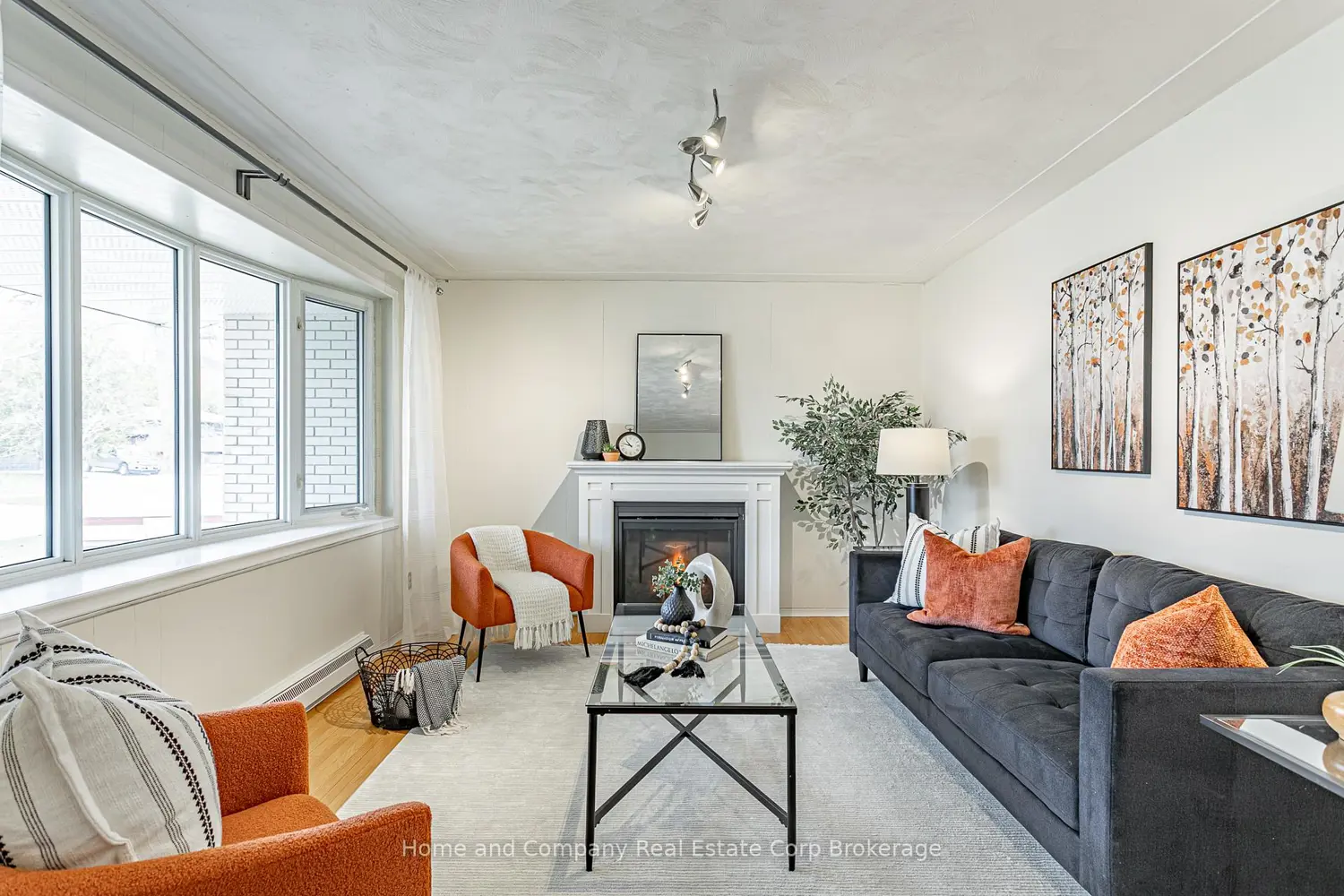 292 Redford Crescent photo 5