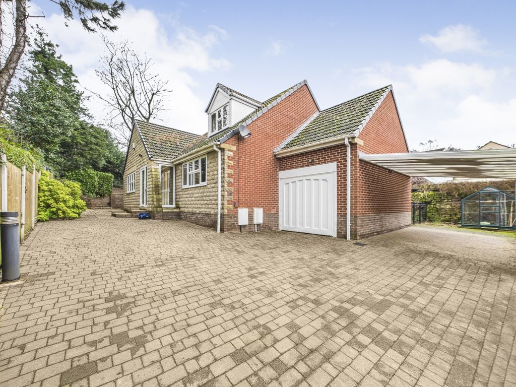 3 bed detached bungalow for saleSnape Hill Gardens, Dronfield, Derbyshire S18
