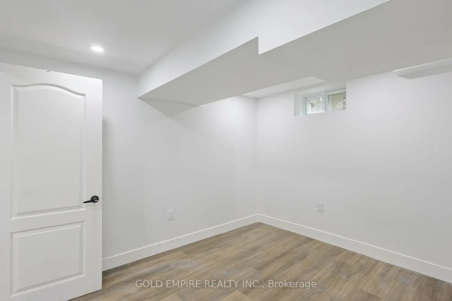 Additional image 14 of 54 Tweedsmuir Avenue