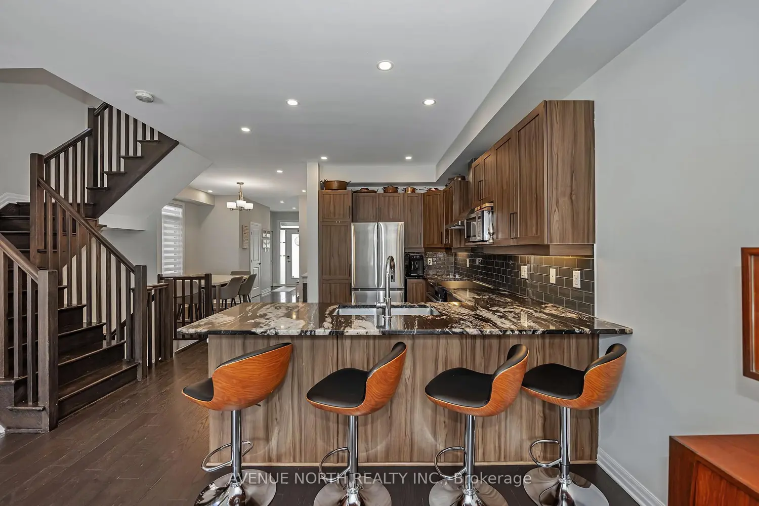 323 Lysander Place photo 3