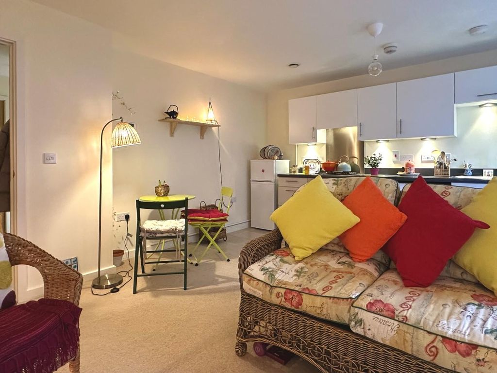 Additional image 16 of 2 bed flat for saleWain Close, Penarth CF64