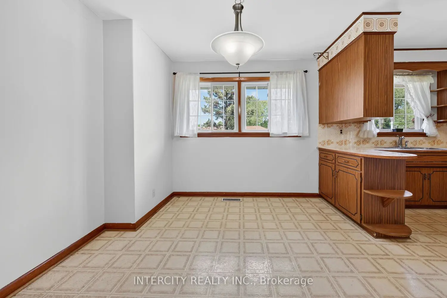 Additional image 9 of 8735 Howe Crescent