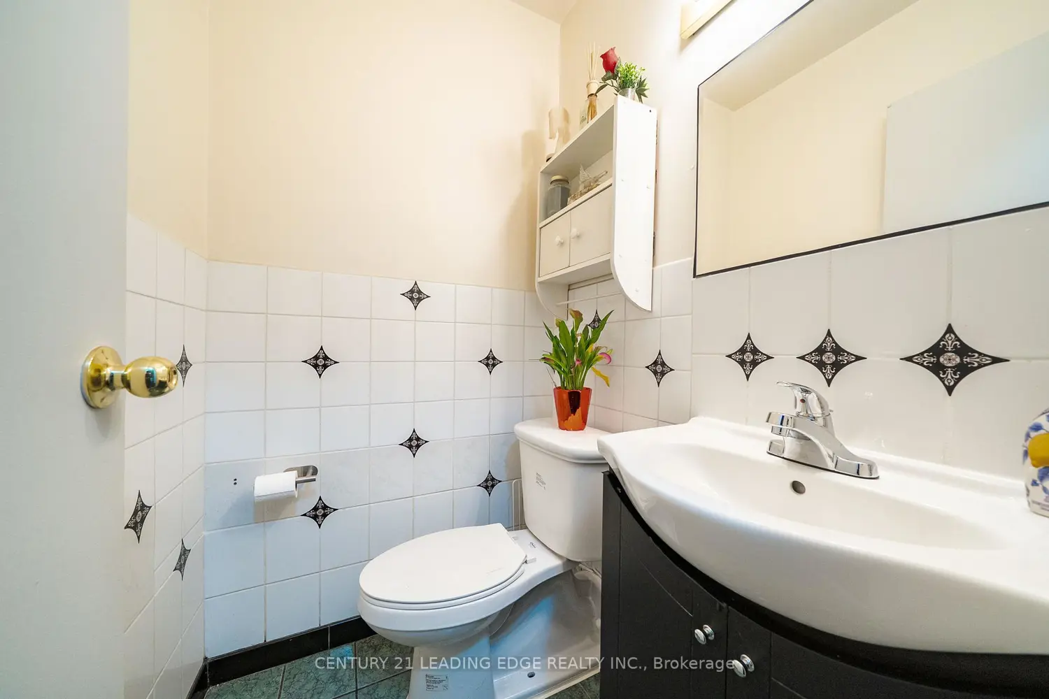 Additional image 12 of 55 Sunny Glenway 307