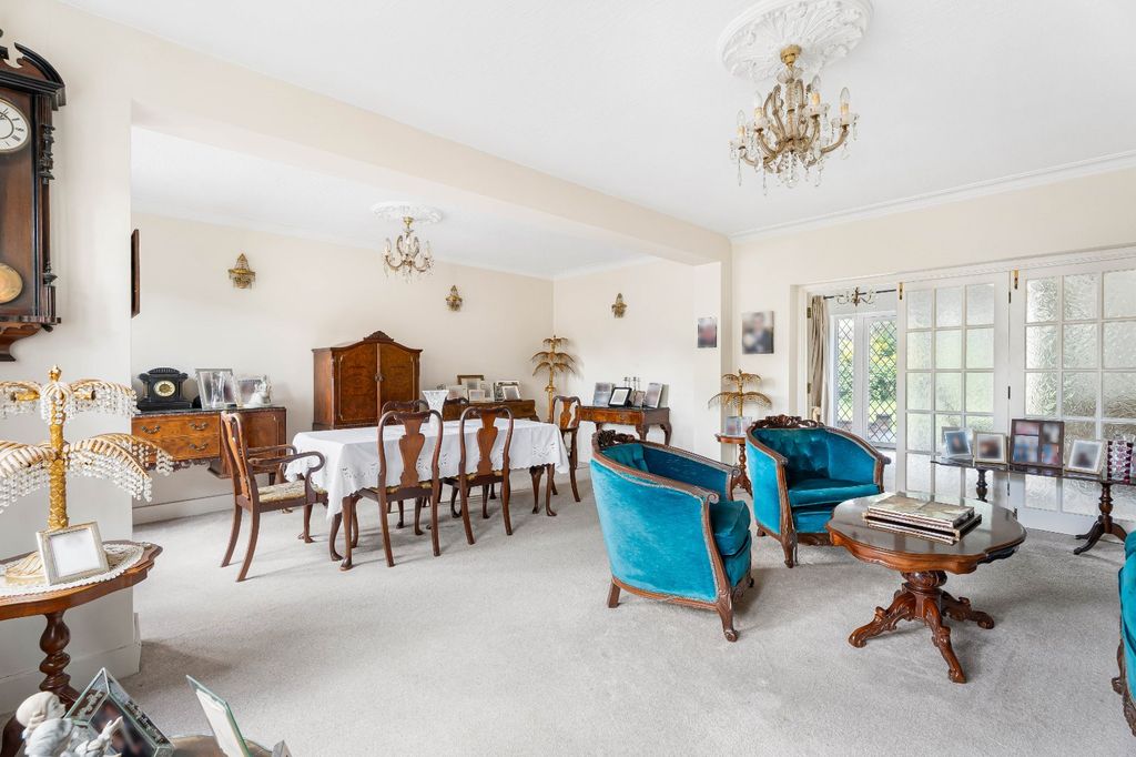 7 bed detached house for saleDorset Drive, Edgware HA8 photo 2