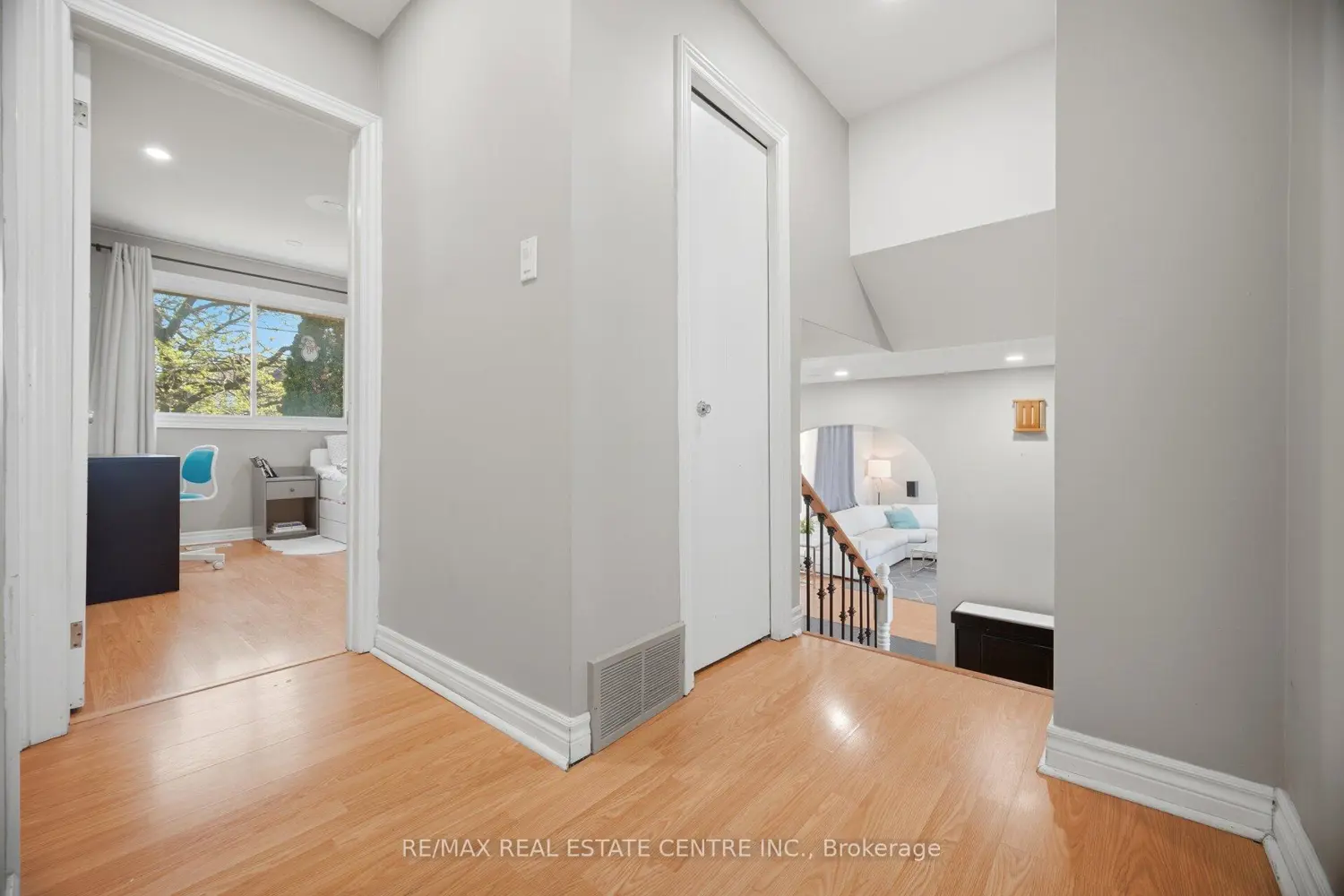 46 Seabreeze Crescent photo 4