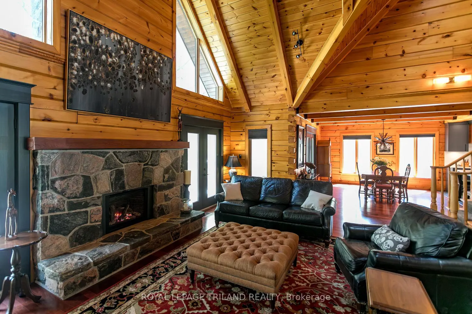 2056 Mockingbird Street photo 4