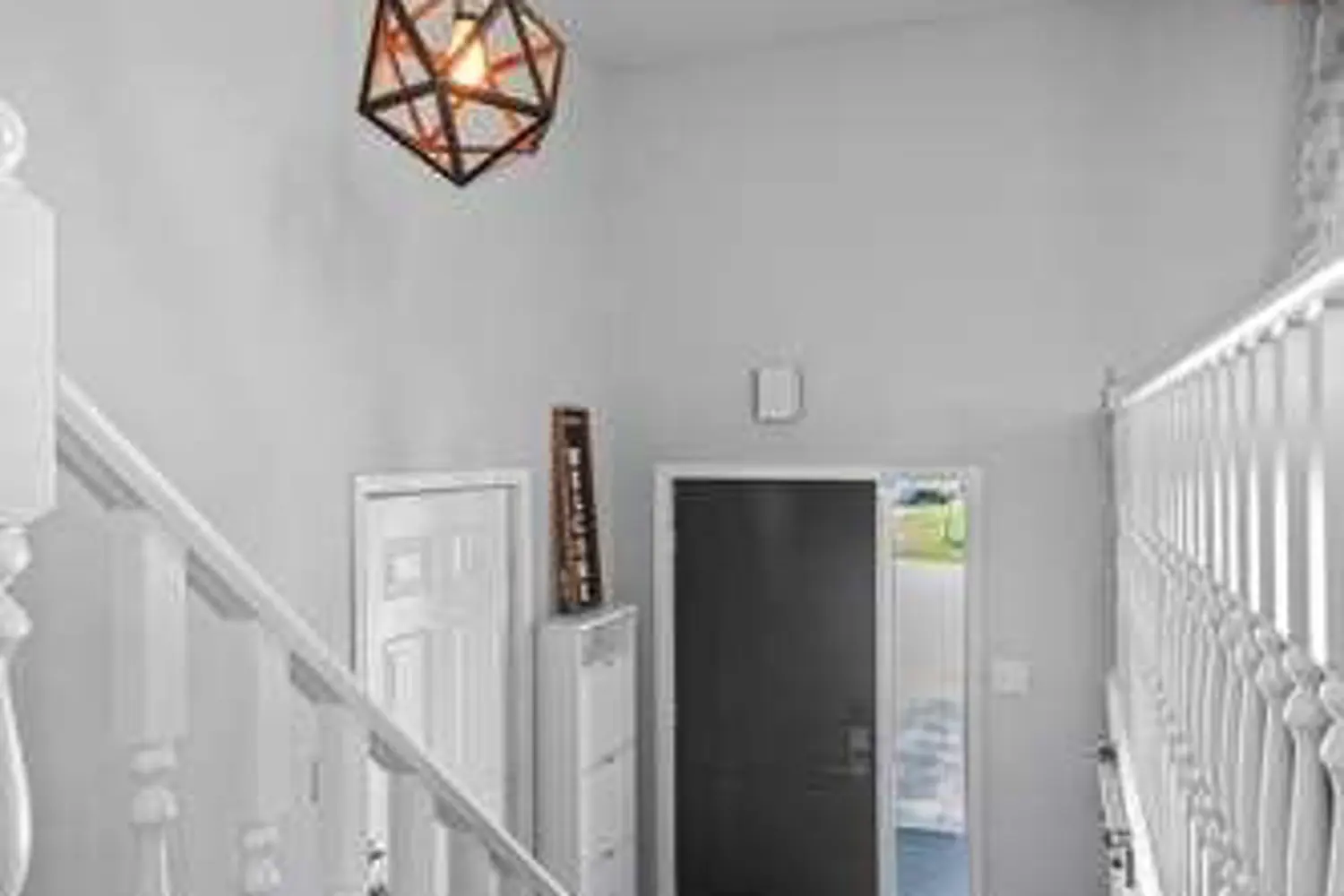 143 Gerald Crescent photo 2