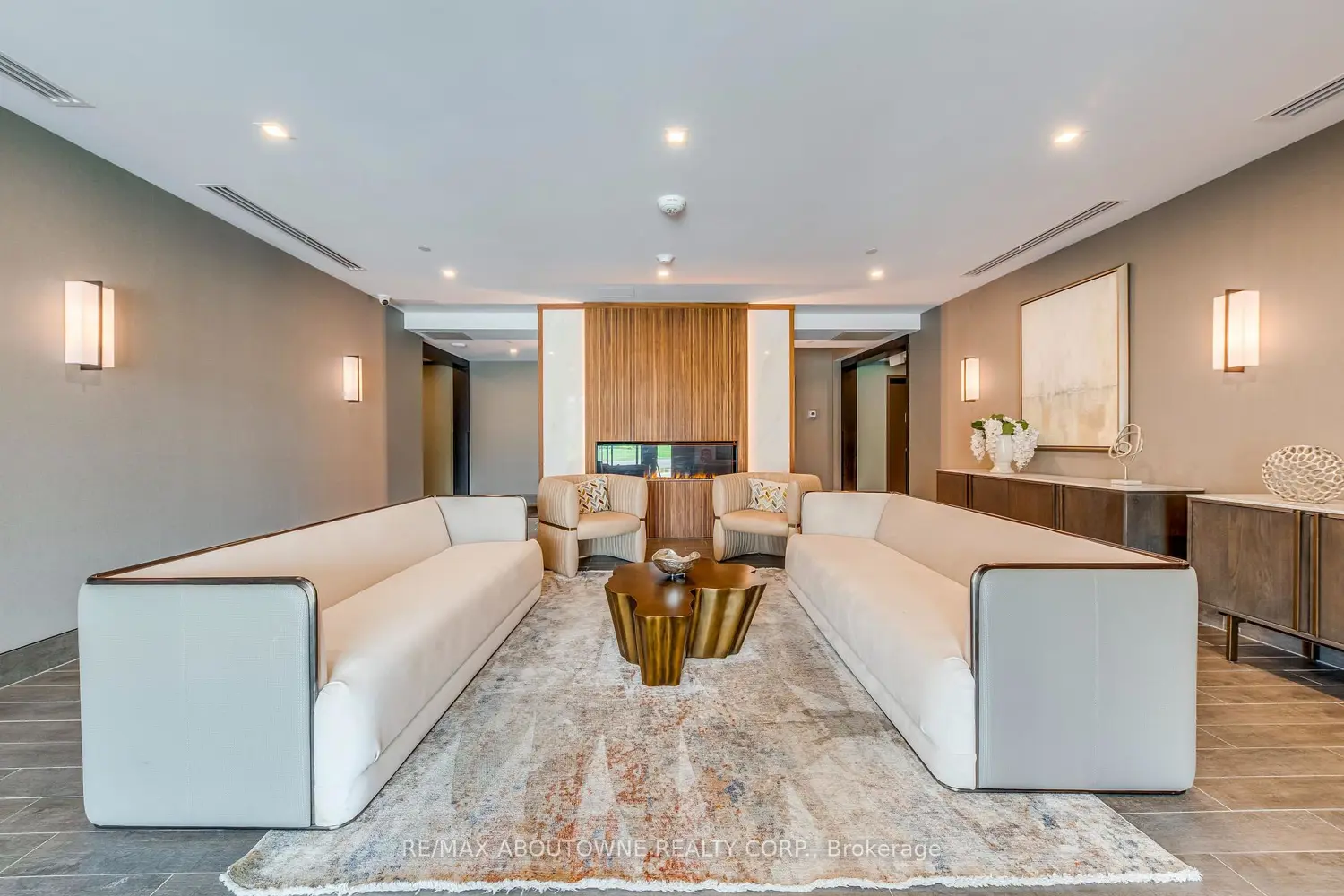 470 Dundas Street 429 photo 3
