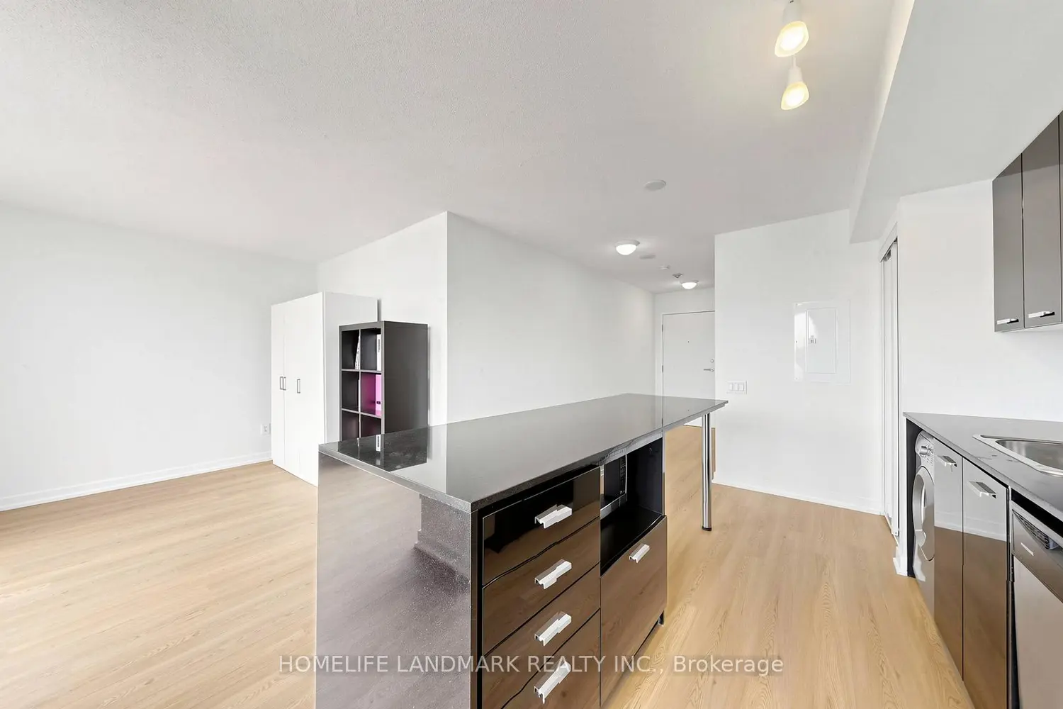 Additional image 11 of 19 Singer Court 1509B