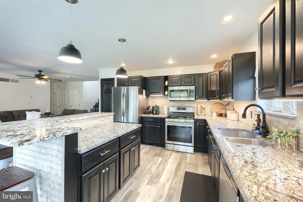 Additional image 11 of 132 White Fence Lane, York, PA 17408