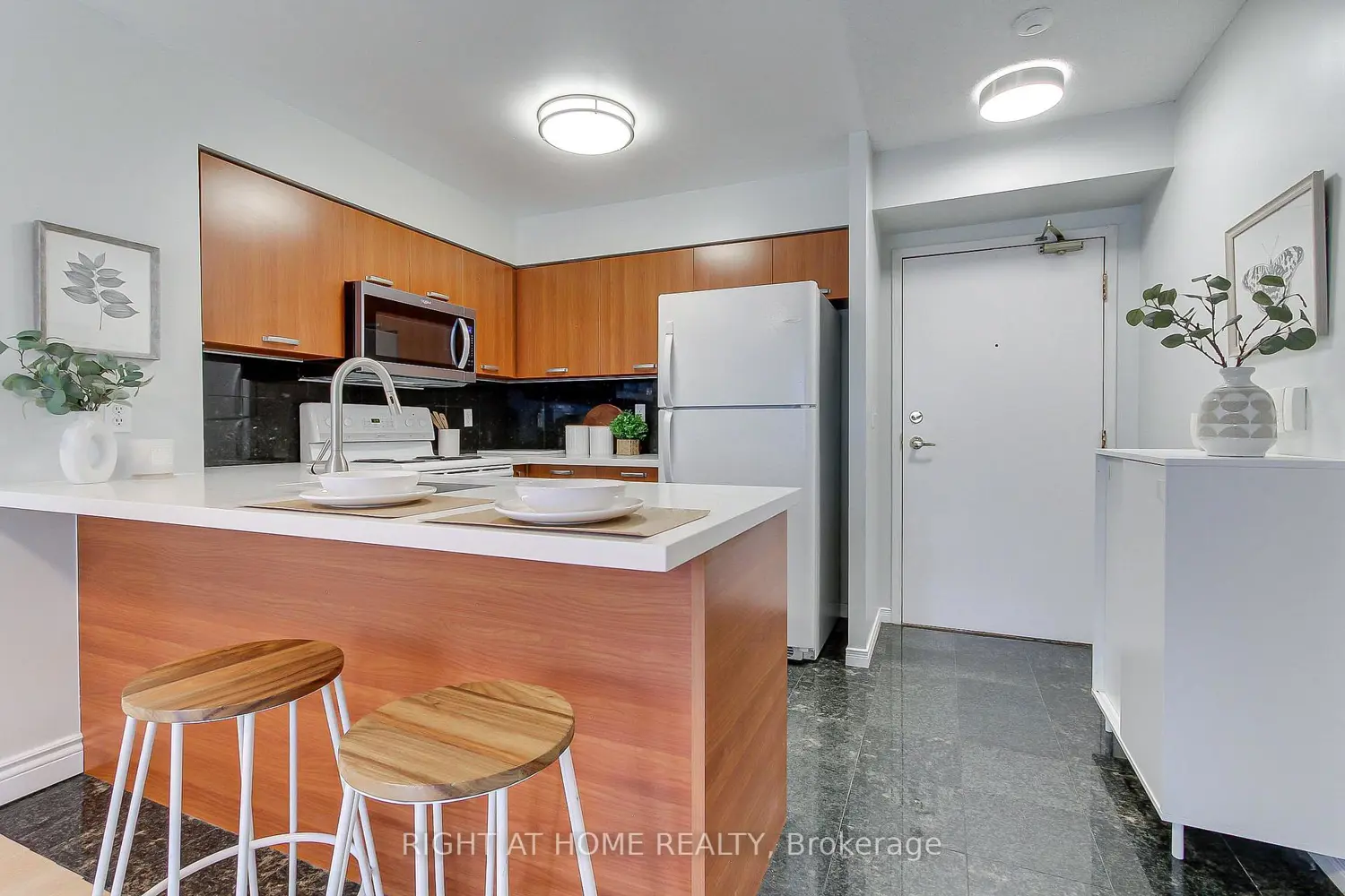 Additional image 5 of 55 Harrison Garden Boulevard 907