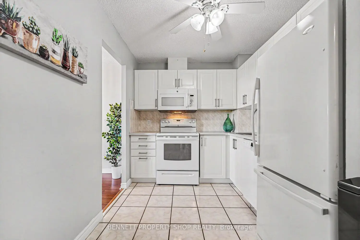 1025 Grenon Avenue 1119 photo 4