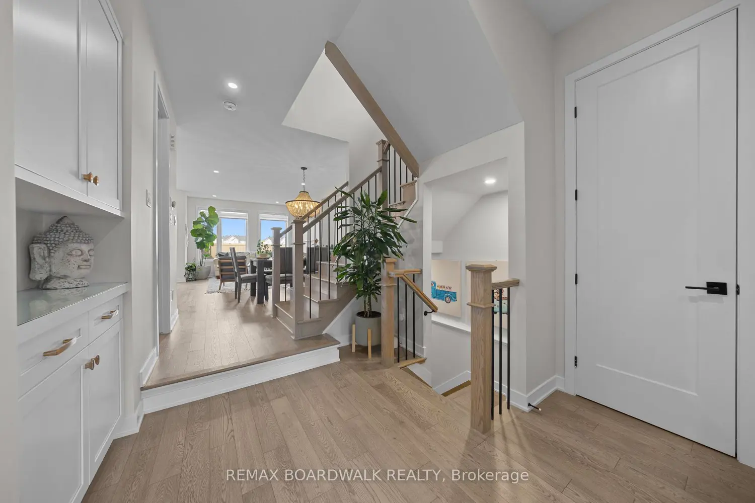 332 Finial Way