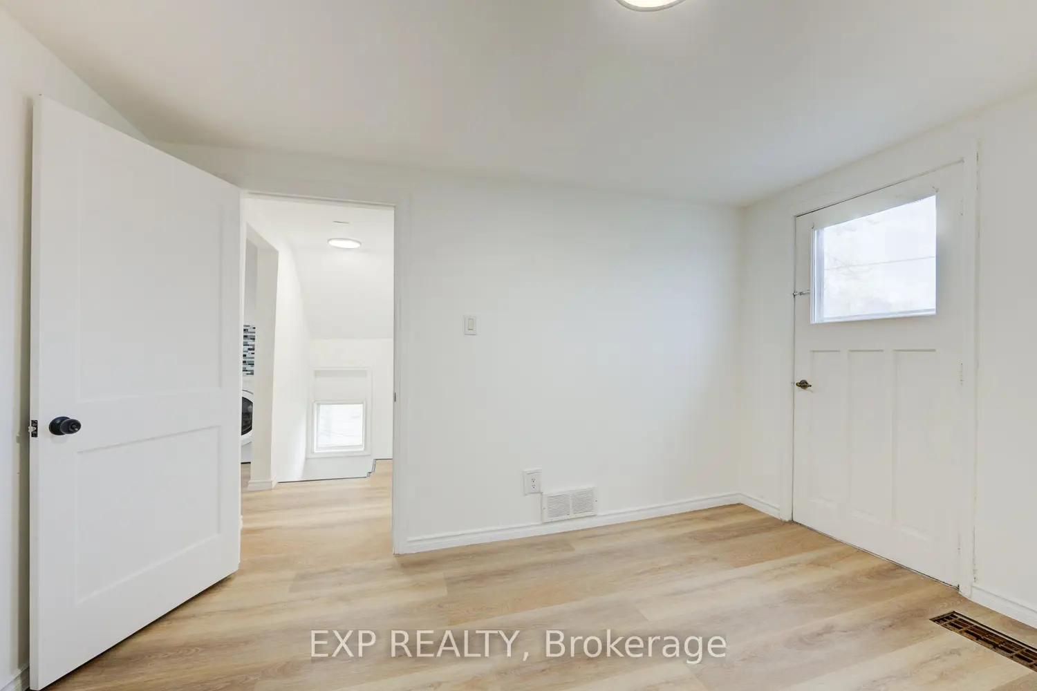 Additional image 6 of 524 Simcoe Street