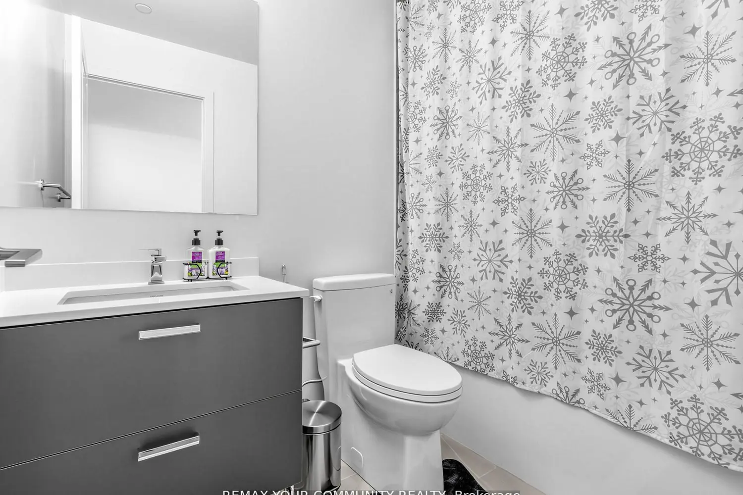 30 Upper Mall Way 1510 photo 5