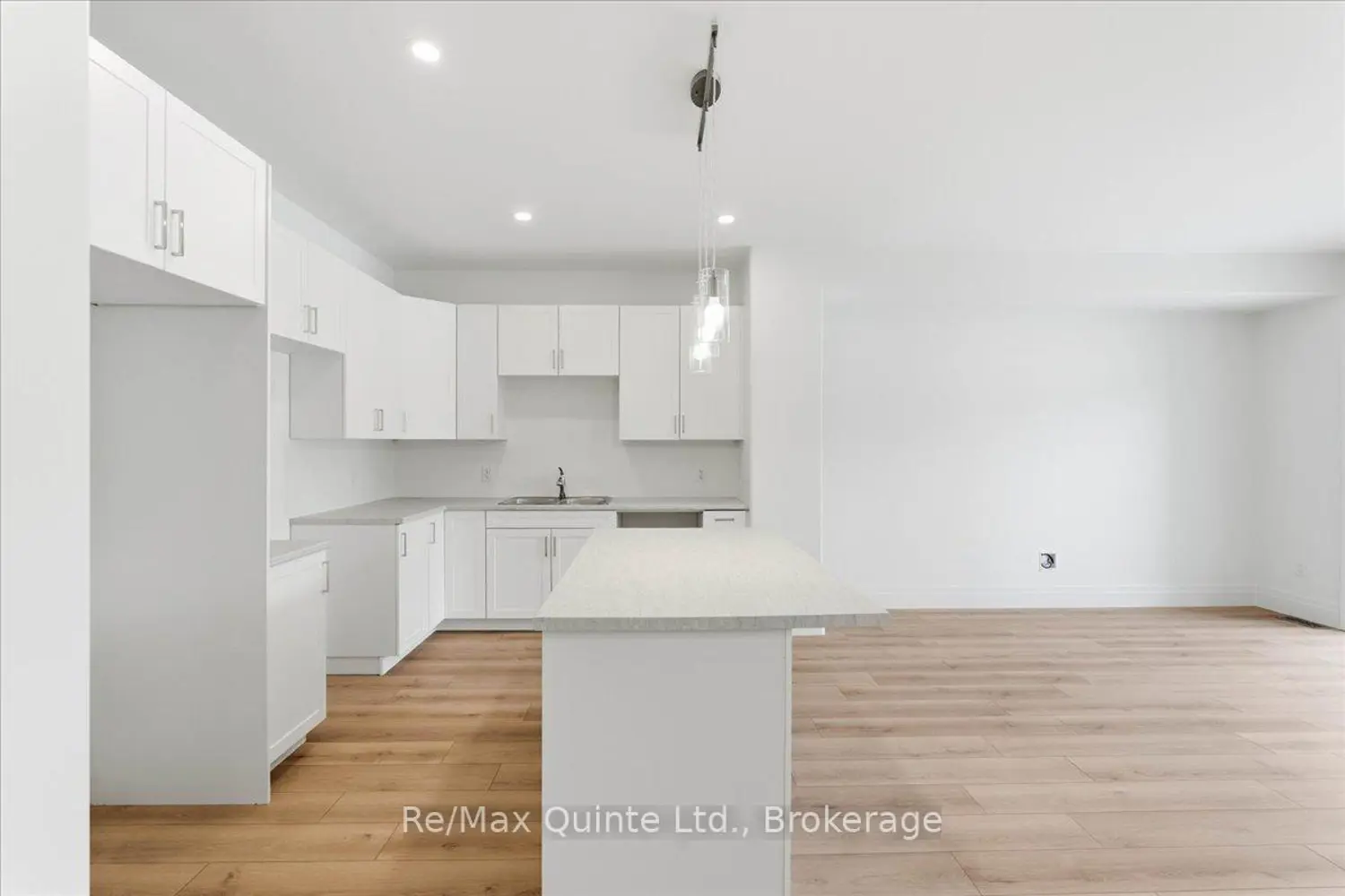101 Buchanan Avenue photo 3