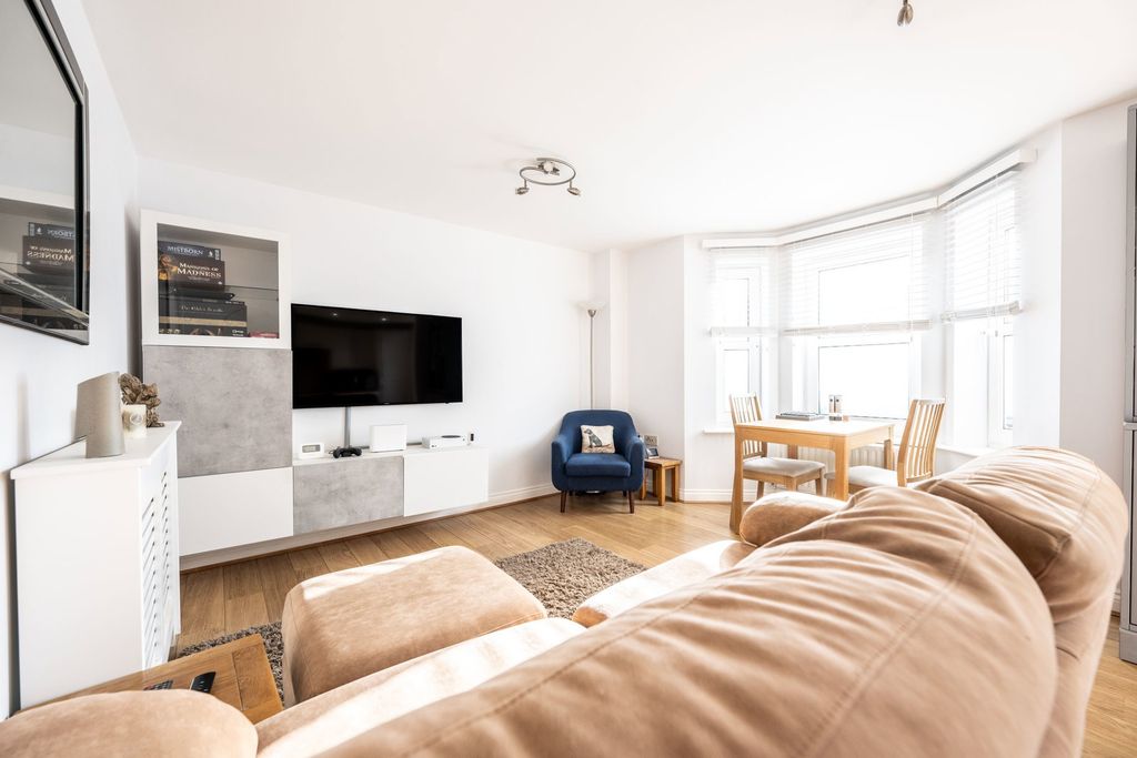 Additional image 2 of 2 bed flat for saleSouthampton Road, Eastleigh SO50