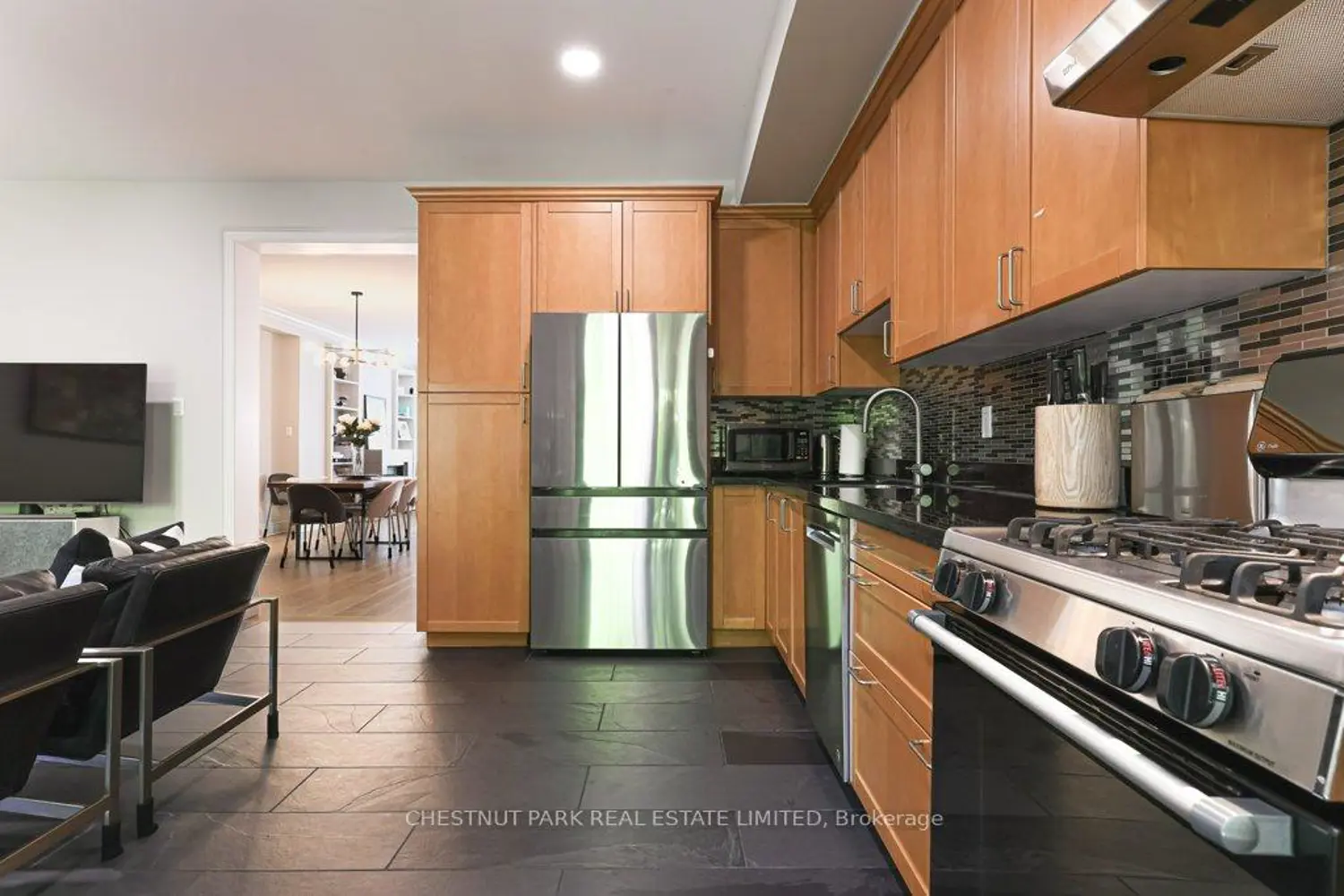Additional image 8 of 76 Davisville Avenue